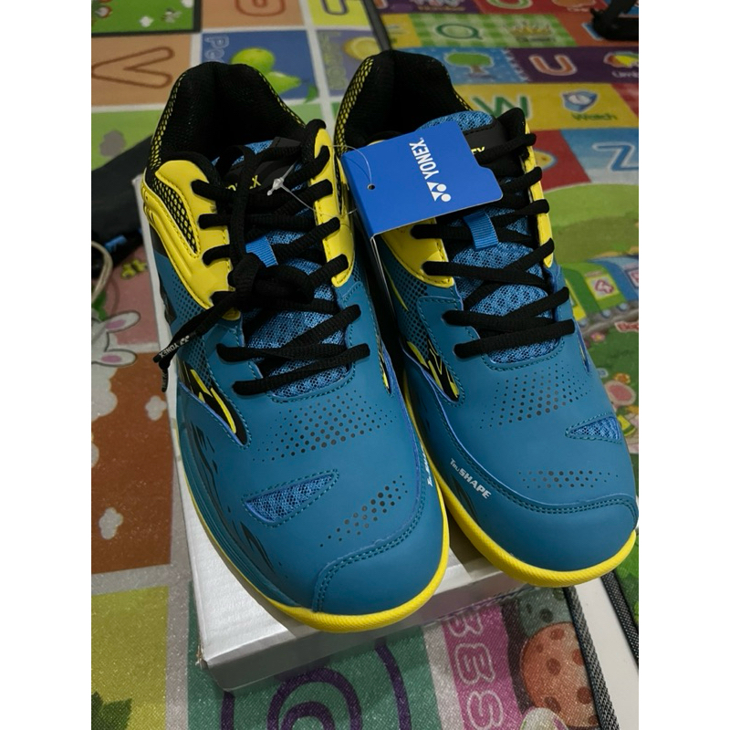 Sepatu Badminton Yonex Atlas size 43