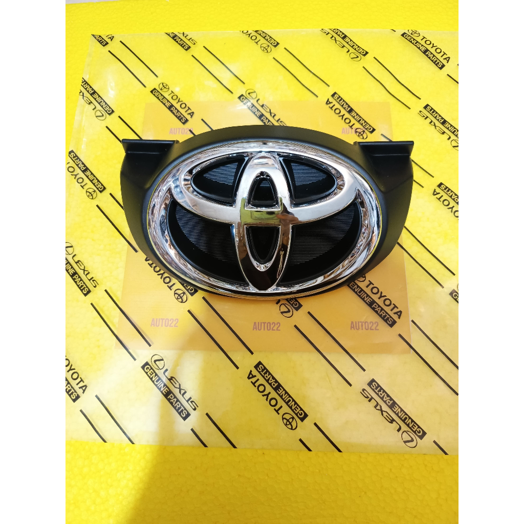 Emblem Grill Depan Innova 2008-2010 Logo Chrome Radiator Garnish Batman Original Genuine Toyota 7530