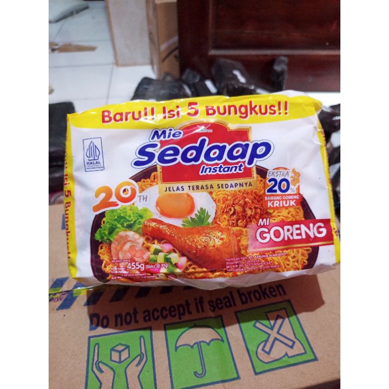 

mie instan MURAH Sedap goreng isi 5