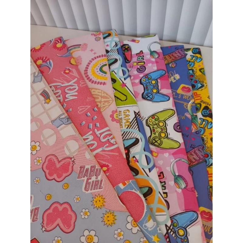

Kertas Kado Motif Campur tersedia varian 15 s/d 50 Lembar