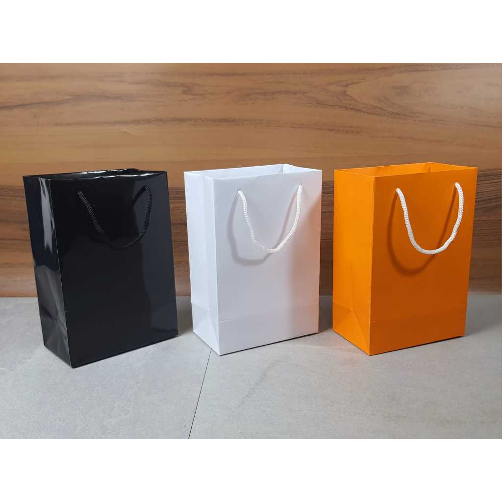 

Paperbag Glossy Kue Kering / Tas Handphone Uk. 15 x 9 x Tinggi 22 cm