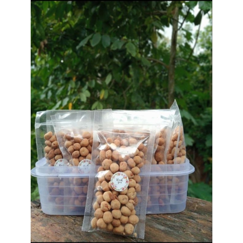 

camilan kacang telor gurih renyah
