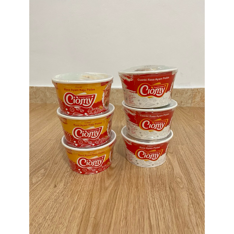 

Ciomy Cuanki Cup Besar Rasa Ayam Keju Pedas / Rasa Ayam Pedas
