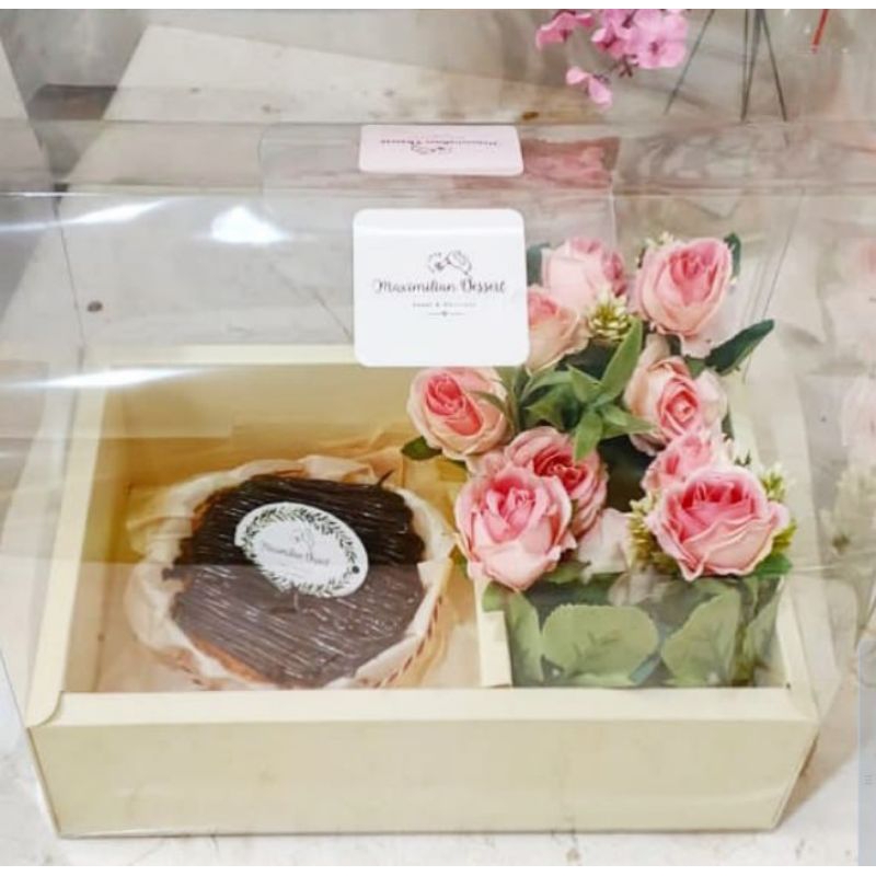 

Cake and Flower in box | Hadiah Valentine | Hadiah | burnt cheese cake | kue and bunga | hampers