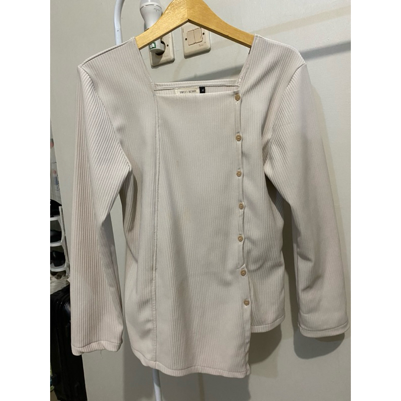 Atasan brand sweet berry - Ivory