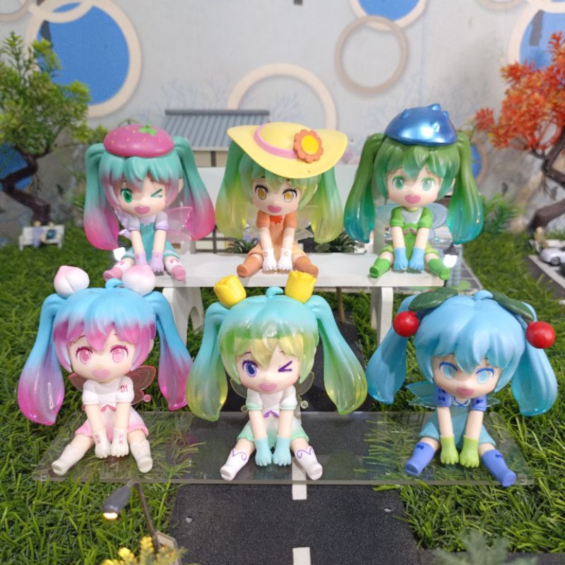 Figure hatsune miku versi fairy duduk chibi