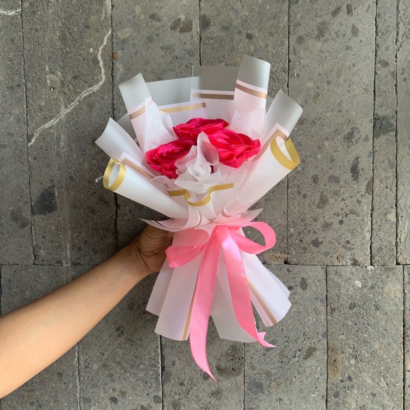 

SEBELUM ORDER WAJIB CHAT | 3pcs rose bouquet pita satin | buket bunga pita satin | buket pita satin | buket wisuda | buket ulang tahun kado ulang tahun buket murah