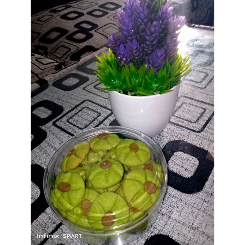 

Kue kering Semprit pandan