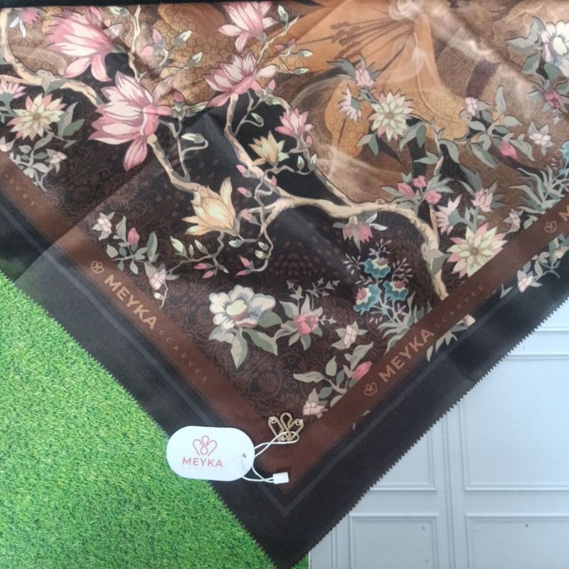 HIJAB SEGIEMPAT MEYKA SCARVES