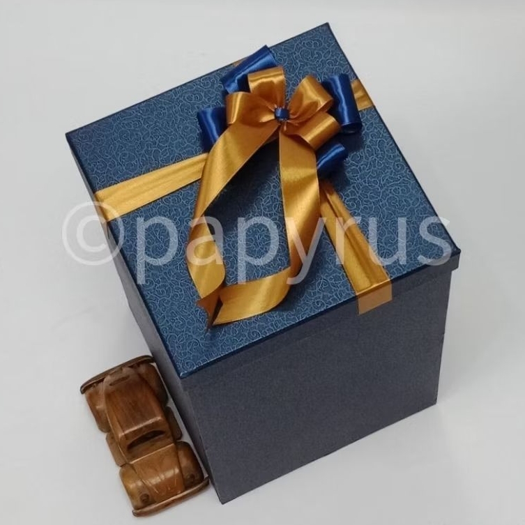 

PAPYRUS 20x20 Tinggi 30cm Kotak Kado Gift Box V2