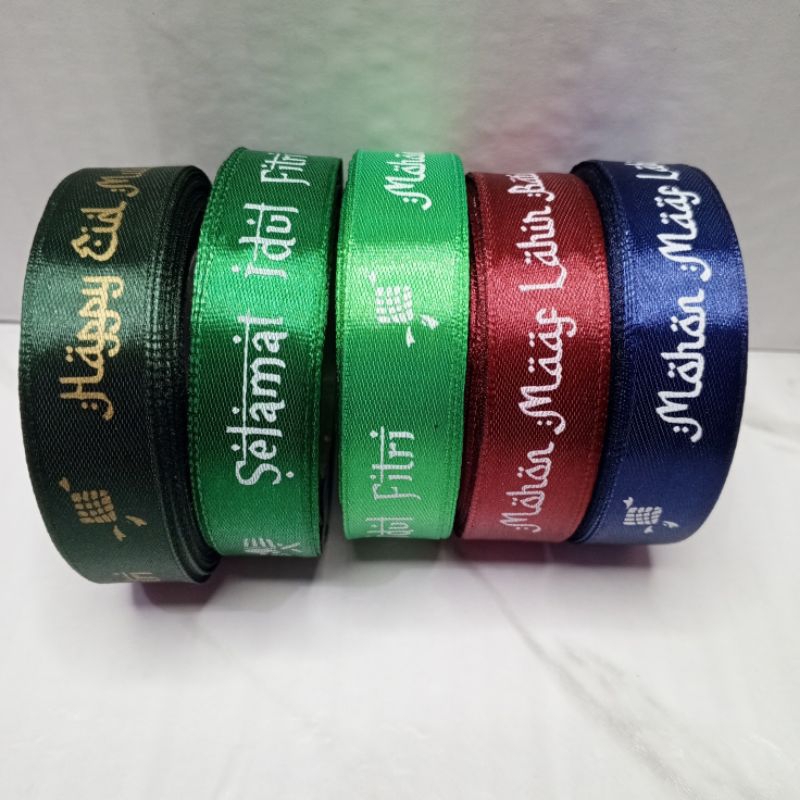 

Pita Roll Idul Fitri Warna Hijau Emerald / Hijau Gelap Ukuran 3/4 inichi (2 CM), Panjang Kurang Lebih 18 Yard