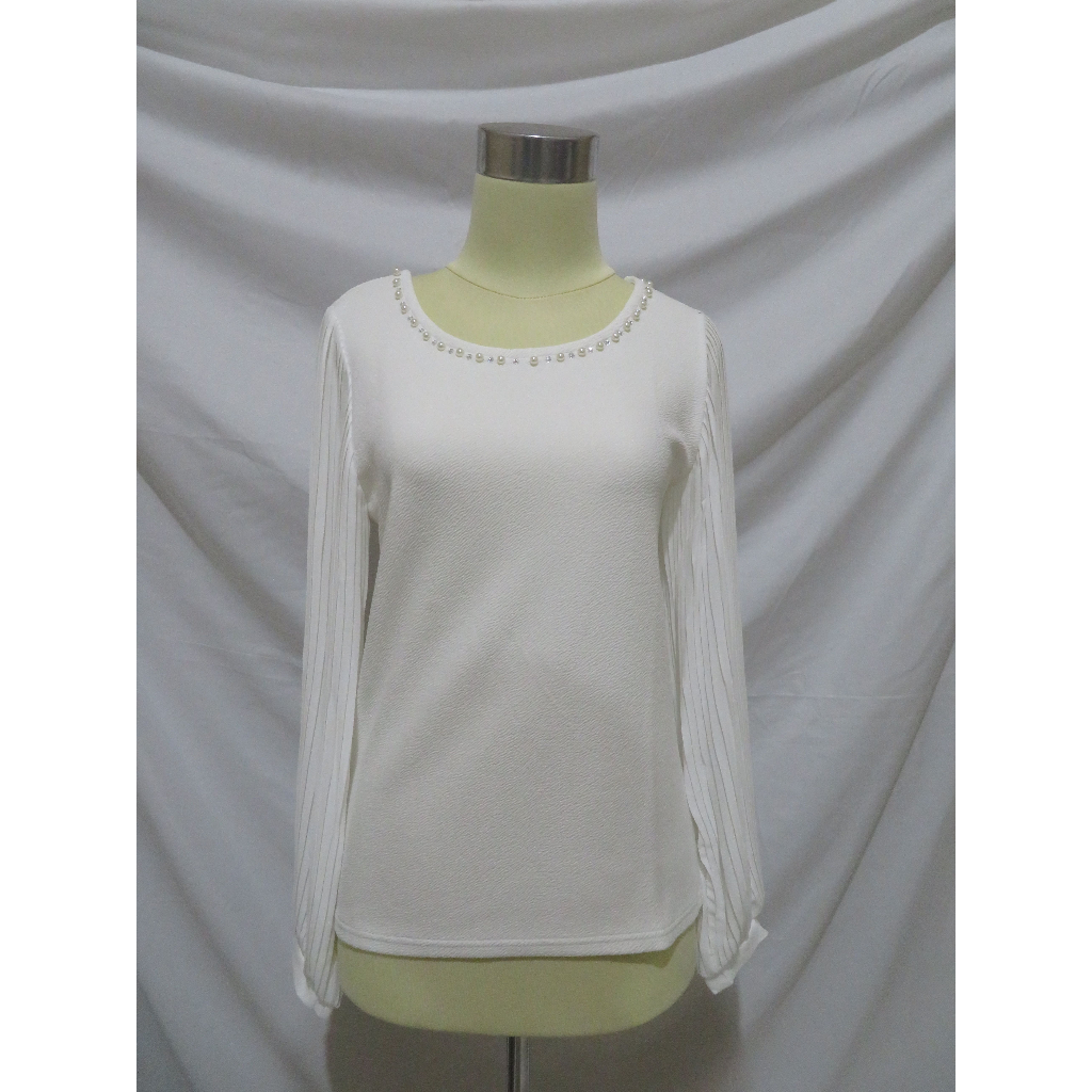 Blouse Putih Lengan Plisket