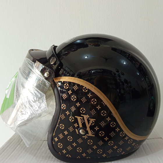 HELM JPN MOTIF LV KACA MONSA