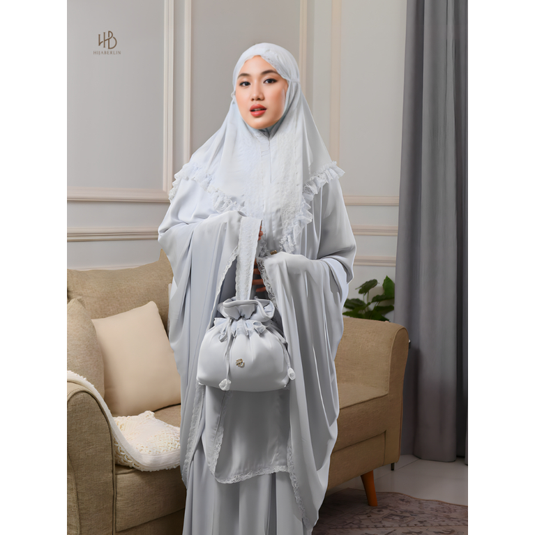 Mukena Artis Bahan Lembut Warna Biru Muda untuk Ibadah Sehari-hari, Mudah Dikenakan, Nyaman Dipakai 