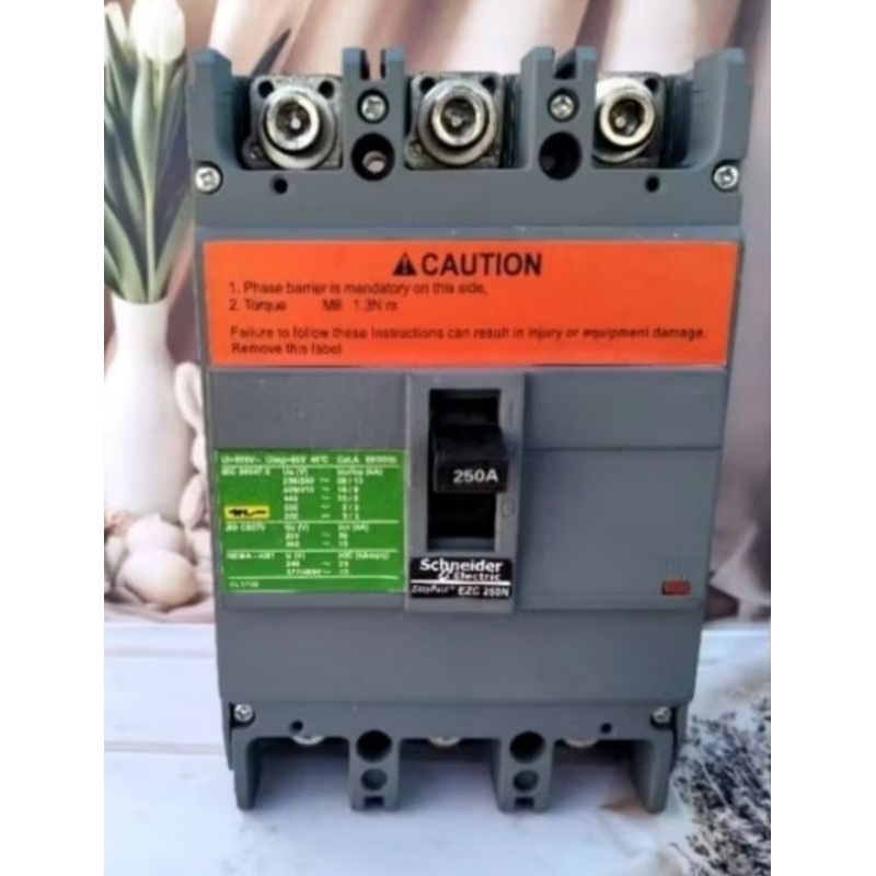 MCCB BREAKER SCHNEIDER EASYPACT 250A poles 3phase second original