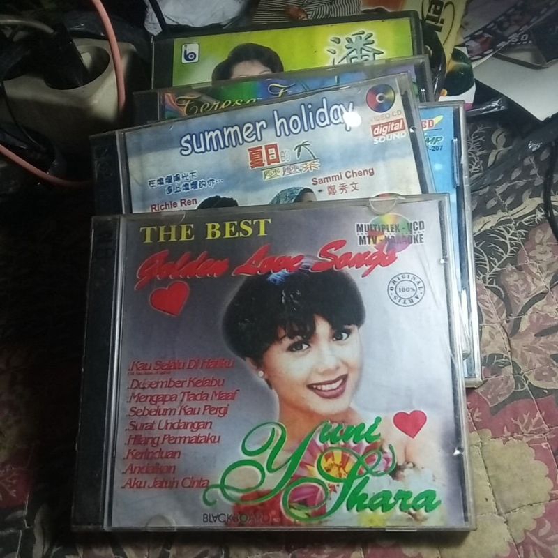 VCD  KARAOKE  YUNI SHARA M2M DLL