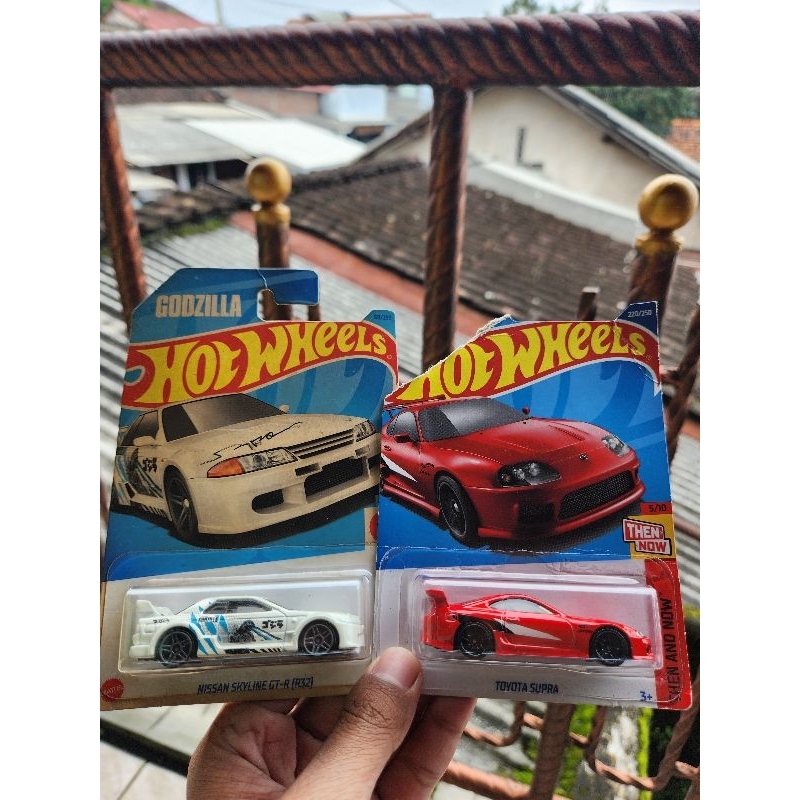 Paket Hotwheels Toyota Supra & Nissan Skyline r32