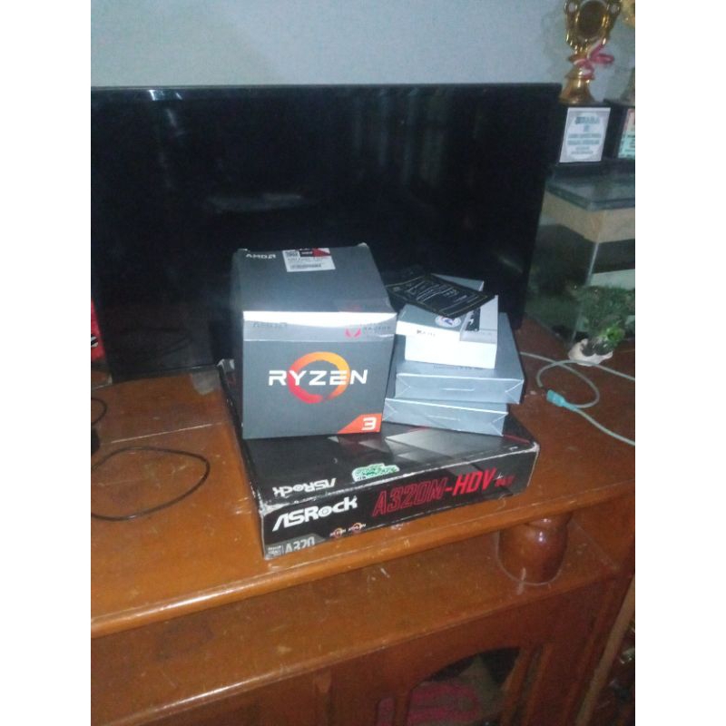 RYZEN 3 2200G + MOBO A320M + RAM 16GB DDR4