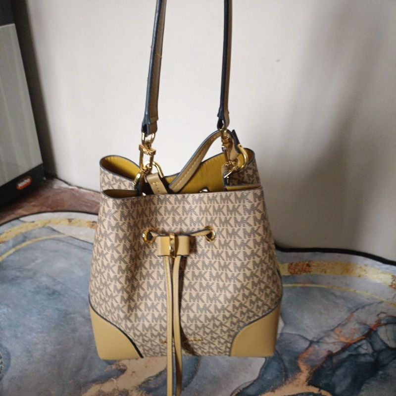 MK Serut Olive *PRELOVED*
