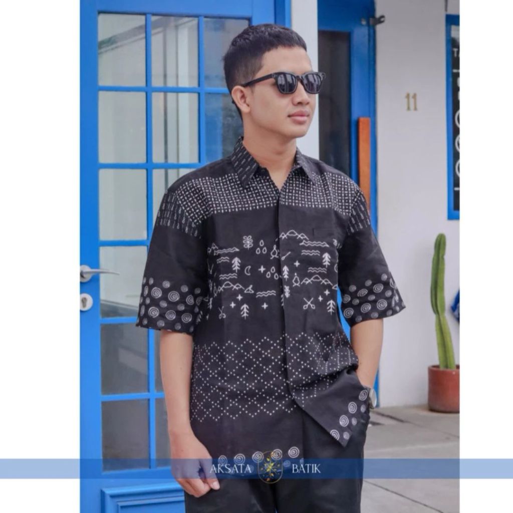 AKSATA BATIK - KEMEJA BATIK PRIA LENGAN PENDEK PREMIUM WARNA HITAM TERBARU DALAMAN FURING FULL BODY 
