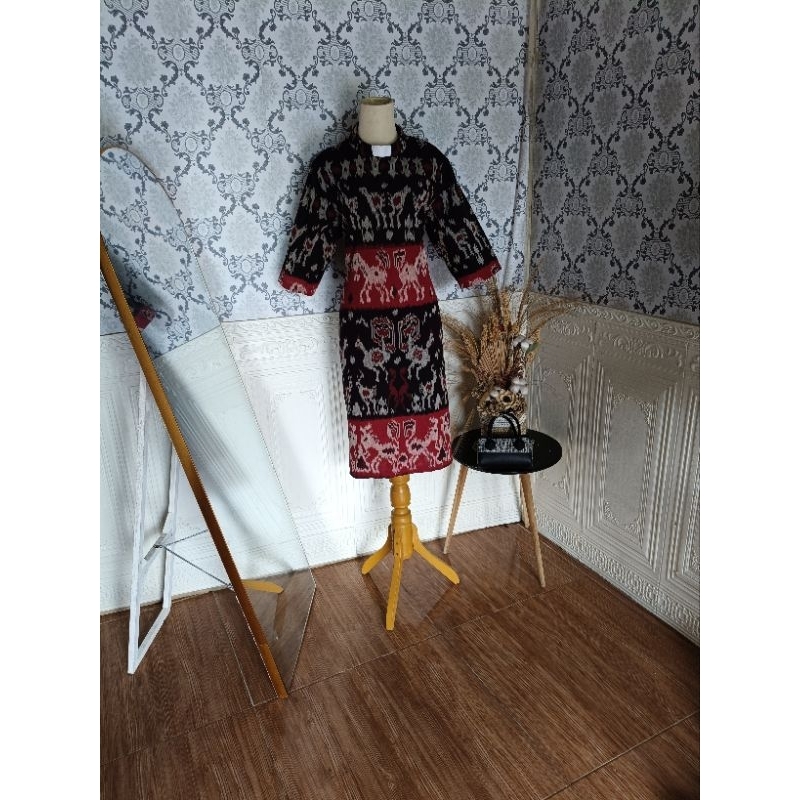 dres tenun Jepara model baju pendeta