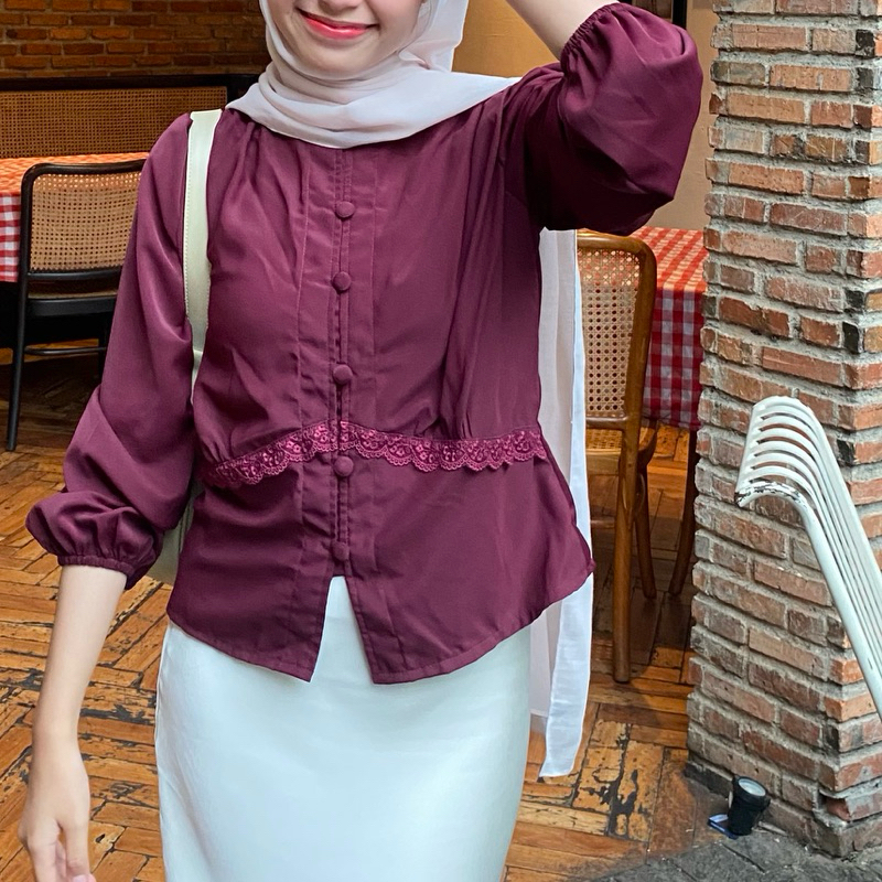 AMOIRA | LARA LACE BLOUSE - Blus dengan renda model korea