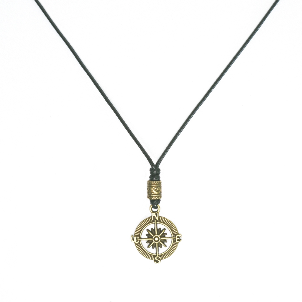 Kalung Pria Titanium Keren Tali Hitam Liontin Kompas Logam Panjang Adjustable Unisex