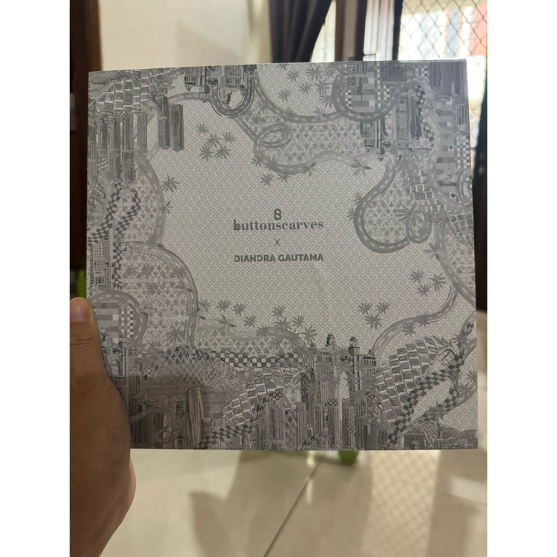 Preloved Buttonscarves X Diandra Gautama