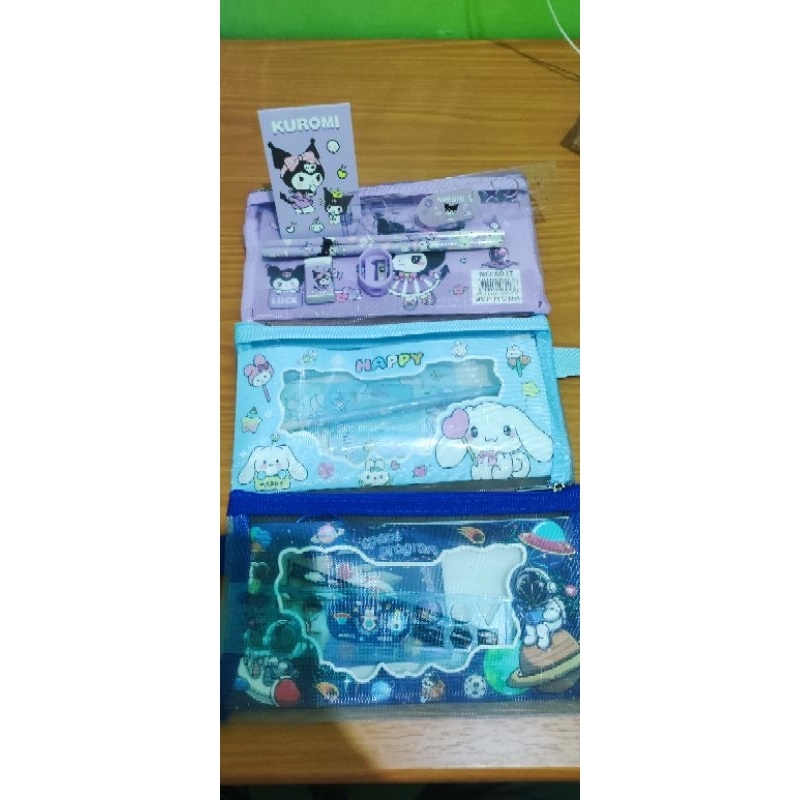 

Pouch kotak pensil karakter