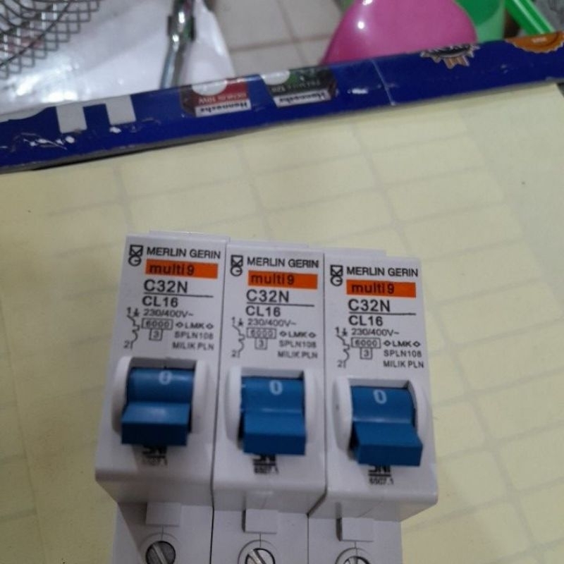 mcb merlin gerin biru 16A