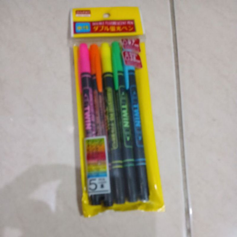 

Ay00! DAISO double fluorescent pen 5pc 0.7mm highlighters pen