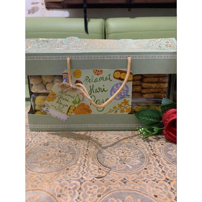 

Paketan hampers kue Idulfitri