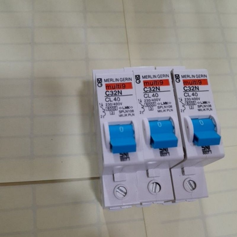 mcb merlin gerin biru 40A