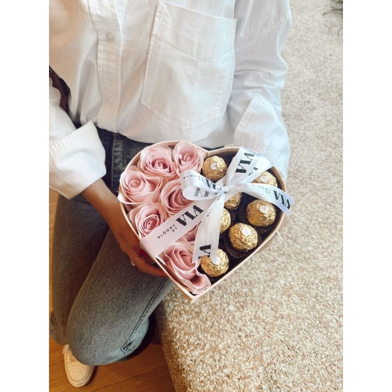 

Valentine box / Bloom Box / Flower Box / Ferrero / Coklat