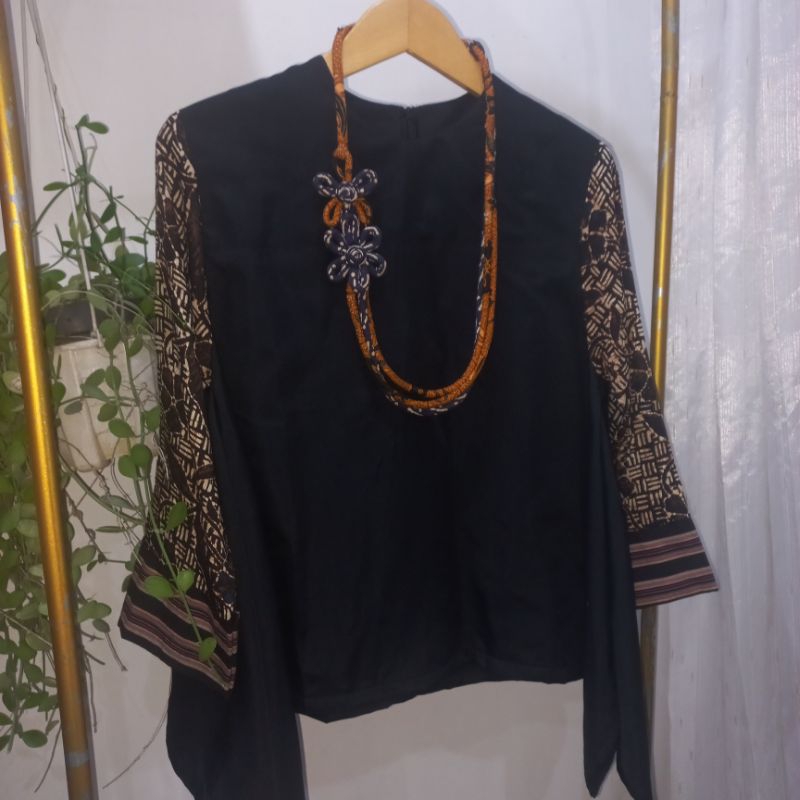 BLUS KOMBINASI BATIK DOBBY SOGAN MIX LURIK