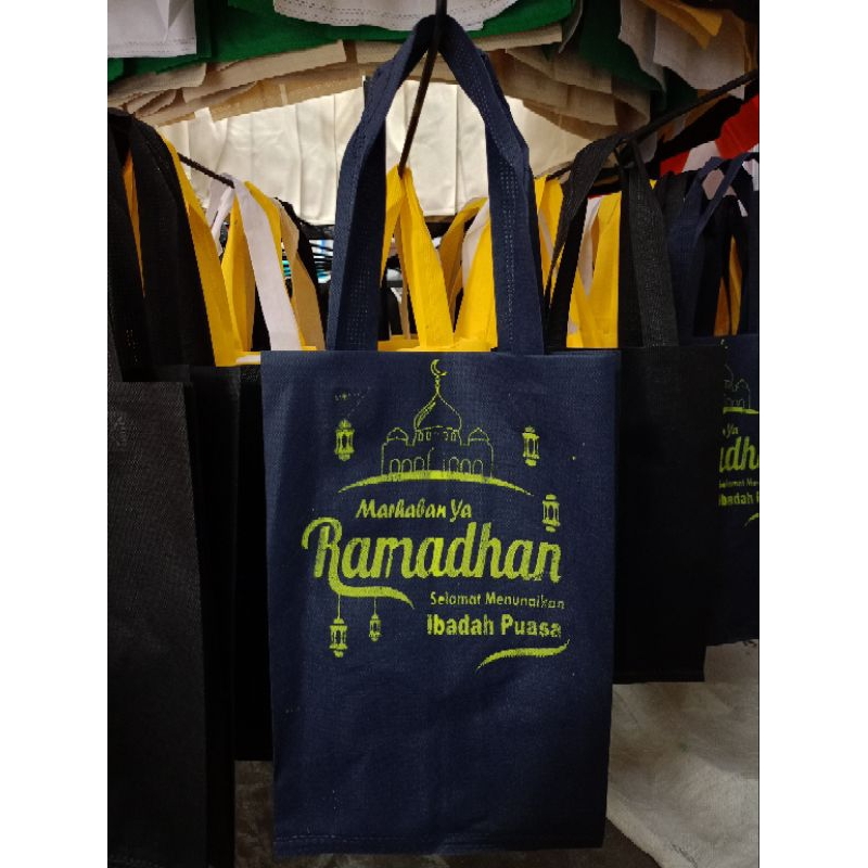 

HLS BOX Ramadhan 20x20cm Goodiebag Harga Perlusin 12 pcs