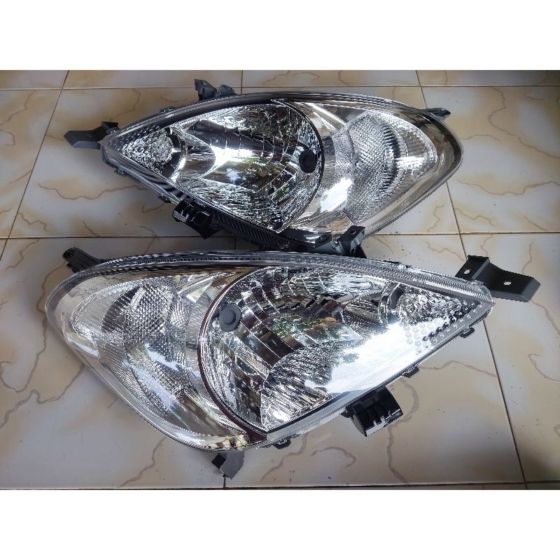 lampu depan innova lama 2005-2011
