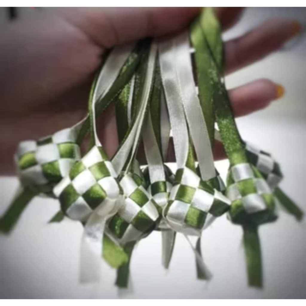 

(1 PCS) KETUPAT PITA KECIL UNTUK HIASAN