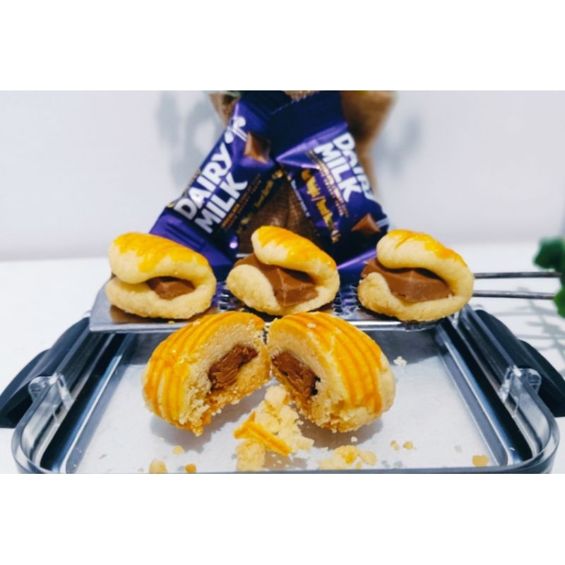 

Kuker Kue Kering Cadbury Roll Tart Butter Cookies Premium