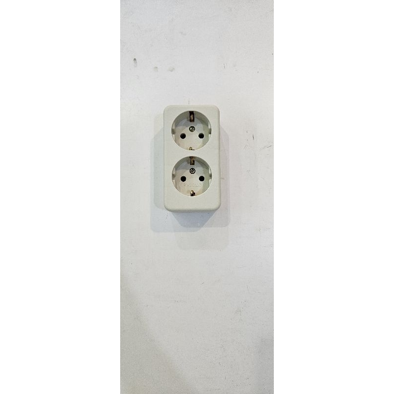 stop kontak / terminal 2 lubang