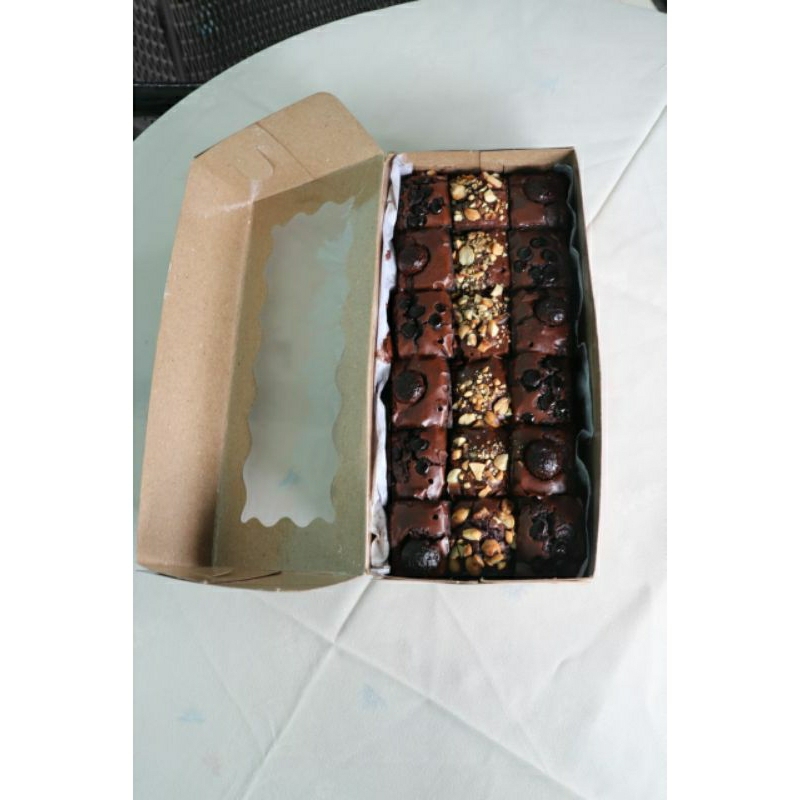 

Fudgy Brownies ukuran 20x10cm