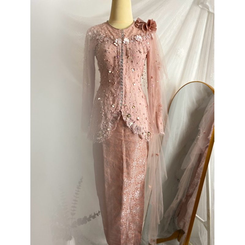 HANYA SEWA Kebaya Ivory Studio soft pink