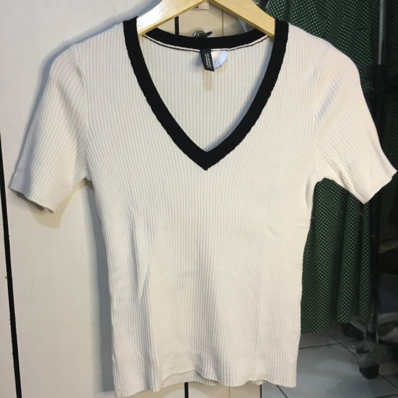 PRELOVED CROP TOP KNIT LIDI HNM DIVIDED