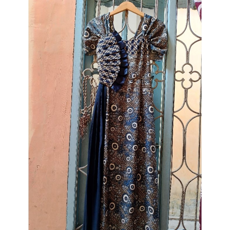 Gaun Pesta Smoke Mewah Motif Batik