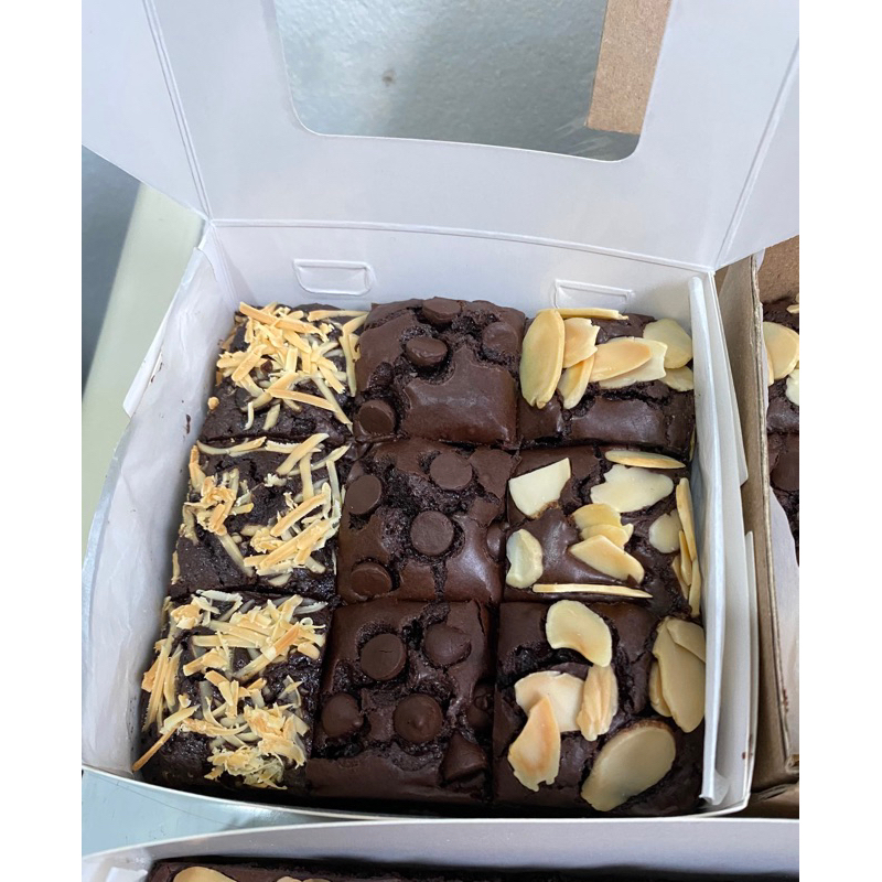 

Fudgy Brownies uk 10x10