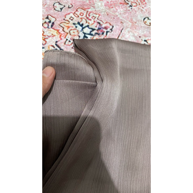 preloved pashmina silk crinkle ungu dusty pink