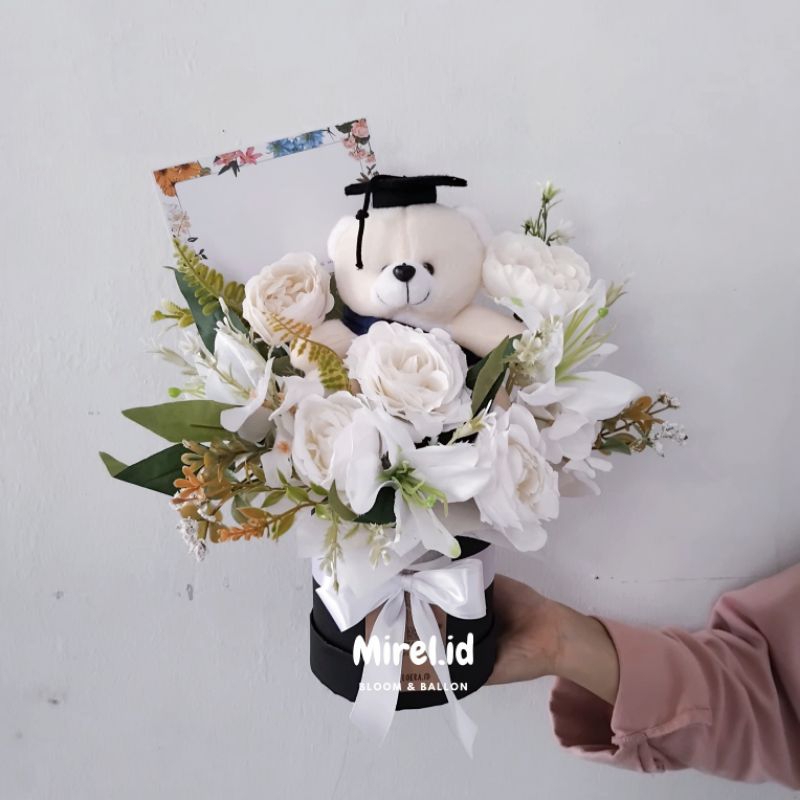 (READY/TIDAK PO) BLOOM BOX buket bunga Wisuda dengan boneka untuk sempro graduation
