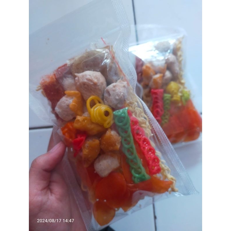 

seblak bandung pedas nikmat toping bebas pilih