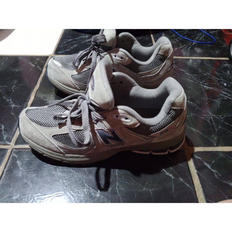 Sepatu Second Branded NB 2002R Grey