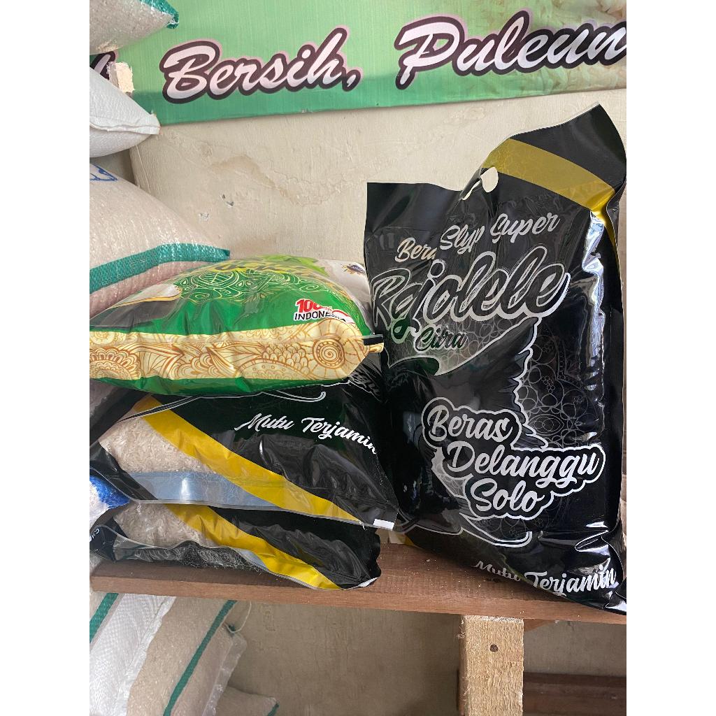 

BERAS PREMIUM ROJOLELE KEMASAN 5 KG BERSIH PUTIH MEKAR PULEN ENAK